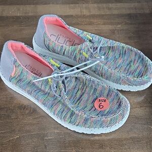 Hey Dude Size 6 Women's Multicolor Knit Slip-Ons with Coral Lining